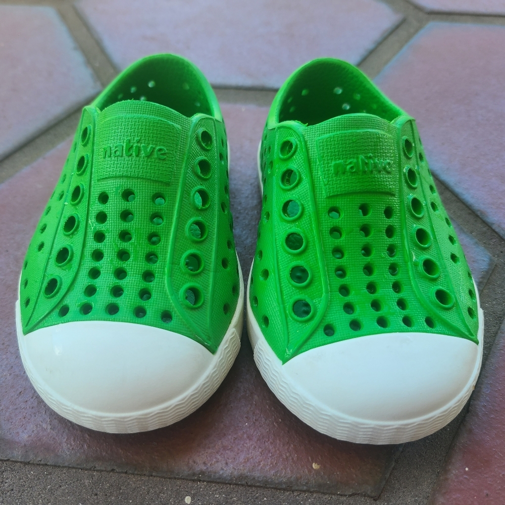 Native Jefferson Sneakers Shoes Sz C4 Grasshopper Green/Shell White